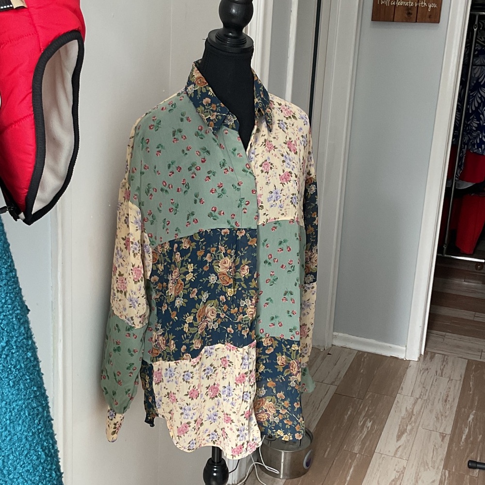P462. Liz Claiborne Vintage Patchwork Floral Button-Up Blouse - Green Multi